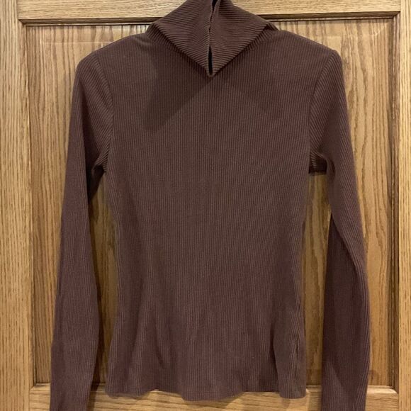 Old Navy Brown Ribbed Women's Plush Turtleneck. Medium - Picture 1 of 4